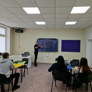 Lecția „Proiectarea și dezvoltarea aplicațiilor mobile”, desfășurată de Dnul Vanghelii Serghei, în clasa a XII-a în Laboratorul digital