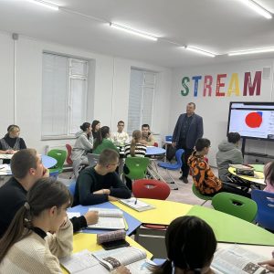 Lecția de istoria romanilor și universala în clasa a IX, desfășurată in Clasa Viitorului de către dnul profesor Vitalie Stirbu